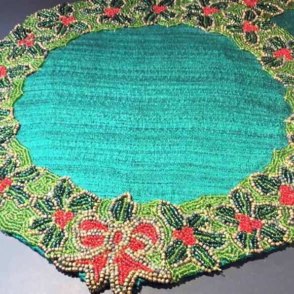 Vtg. 2 Christmas Green Satin & Glass Beads Linen Table Toppers - Picture 14 of 16